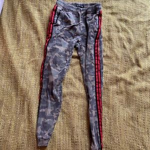 ✨3/$25✨ camo jeggings